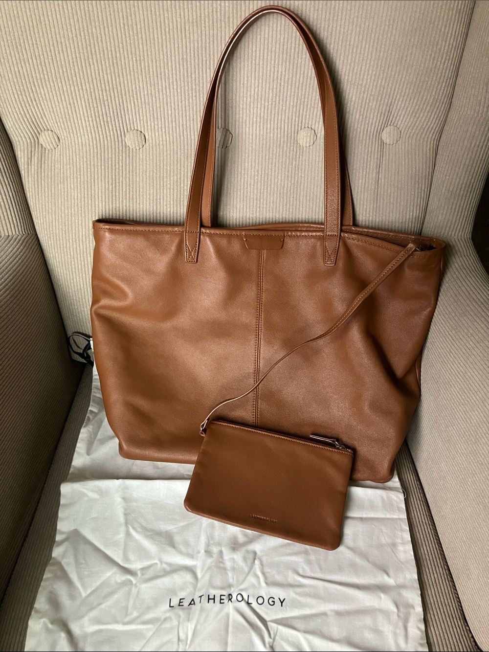 Leatherology Large Zippered Downtown Leather Cognac Tote with Matching Pouch